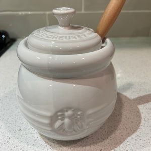 NWT Le Creuset Honey Pot & Silicone Dipper 🍯